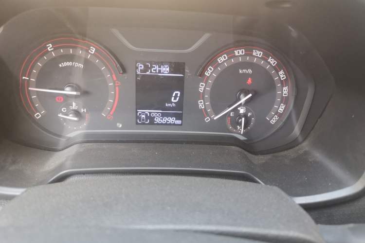 Used SAIC MAXUS T60 2017 2.8T Diesel Automatic 4x4 High-Ride Comfort Plus Long-Body Emission Standard V Odometer Close Up