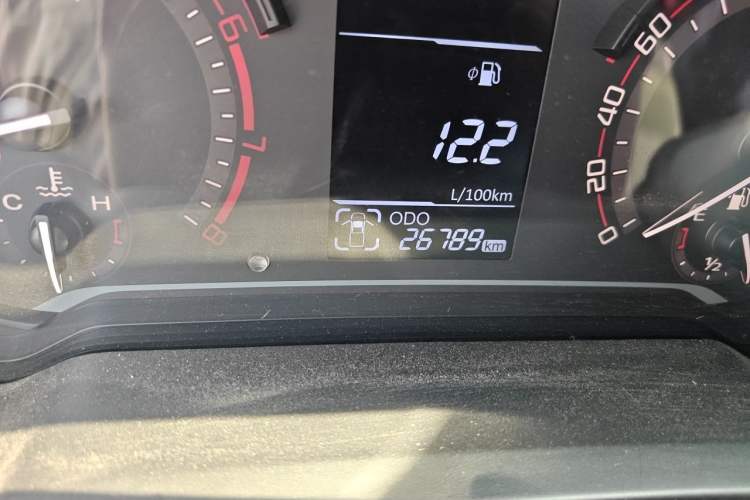 Used SAIC MAXUS T60 2017 2.4L Gasoline Manual Transmission Two-Wheel Drive High Ground Clearance Comfort Edition Standard Cabin Odometer Close Up