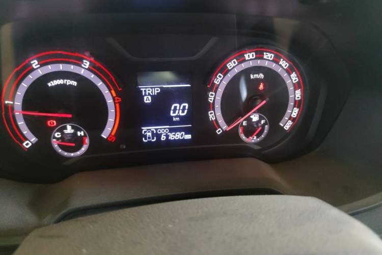 Used SAIC MAXUS T60 2017 2.8T Diesel Manual Two-Wheel Drive High-Ride Comfort Plus Long-Body Emission Standard V Odometer Close Up