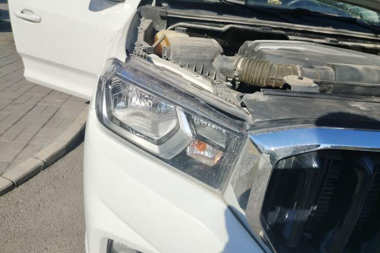 Used SAIC MAXUS T60 2017 2.0T Gasoline Automatic Two-Wheel Drive High-Ride Elite Standard Cabin Right Front Headlight