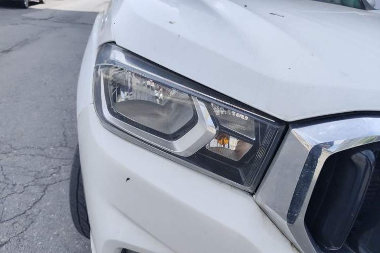 Used SAIC MAXUS T60 2017 2.8T Diesel Manual 4x4 High-Ride Elite Long-Body China V-Emission Standard Right Front Headlight