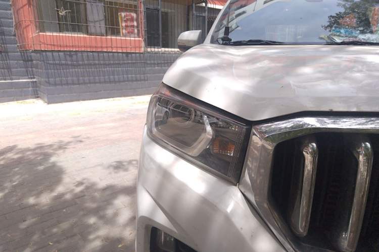 Used SAIC MAXUS T60 2017 2.0T Gasoline Automatic 4x4 High-Ride Elite Standard Cabin Right Front Headlight