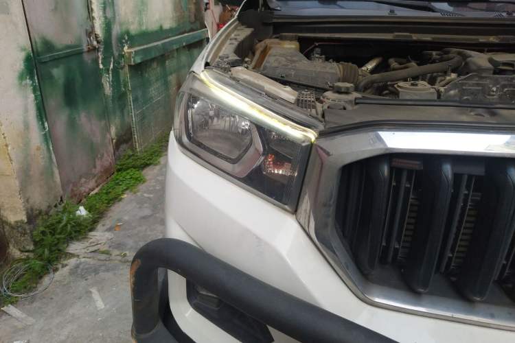 Used SAIC MAXUS T60 2017 2.8T Diesel Automatic 2WD High-Ride Comfort Plus Long-Body Emission Standard V Right Front Headlight