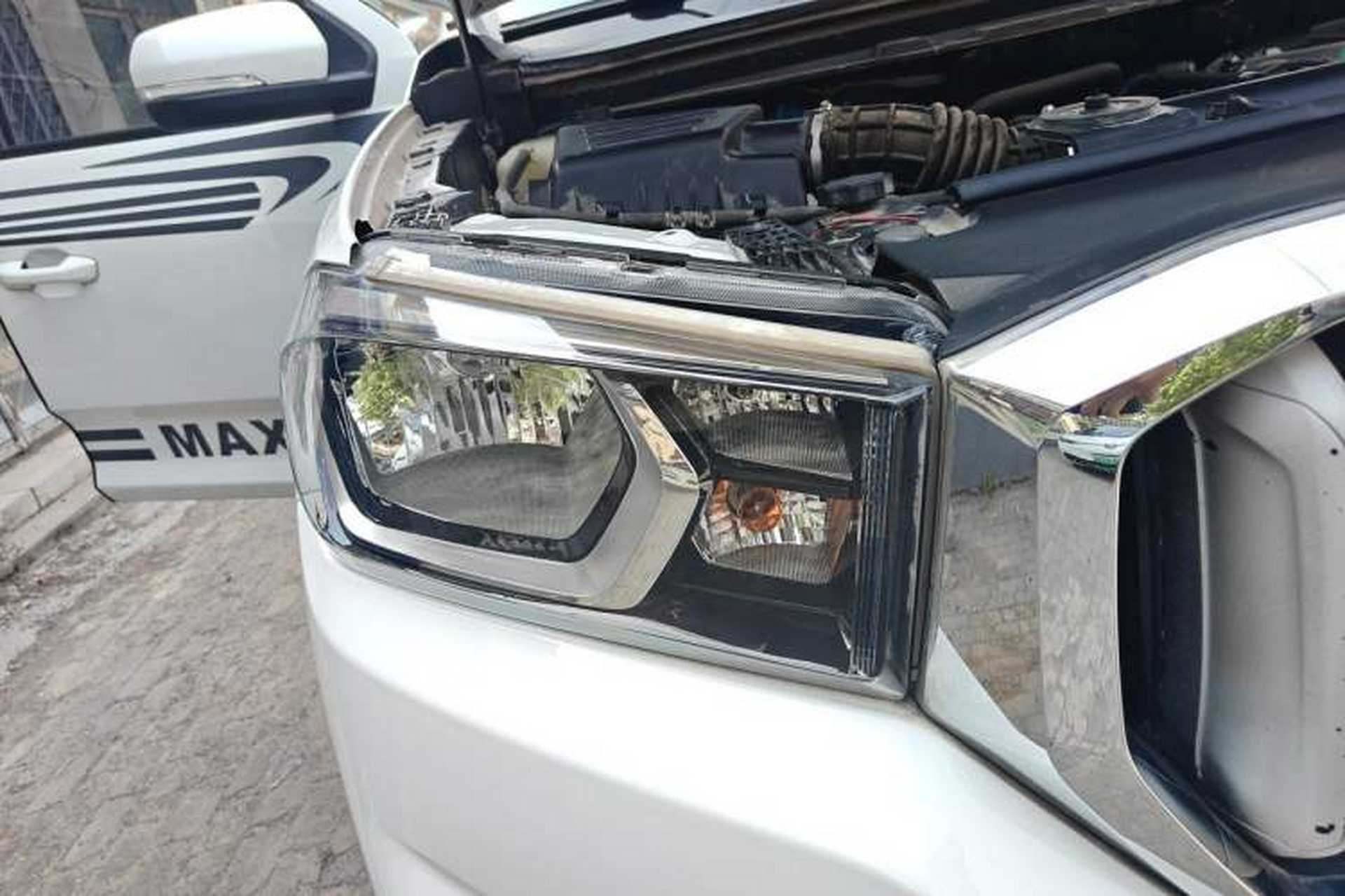 Used SAIC MAXUS T60 2017 2.4L Gasoline Manual Transmission Two-Wheel Drive High Ground Clearance Comfort Edition Standard Cabin Right Front Headlight