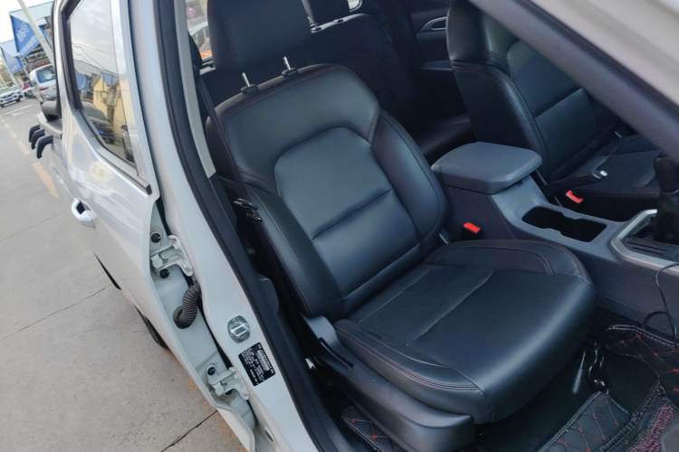 Used SAIC MAXUS T60 2017 2.4L Gasoline Manual Transmission Two-Wheel Drive Low-Profile Comfort Edition Standard Cabin Right Front Seat