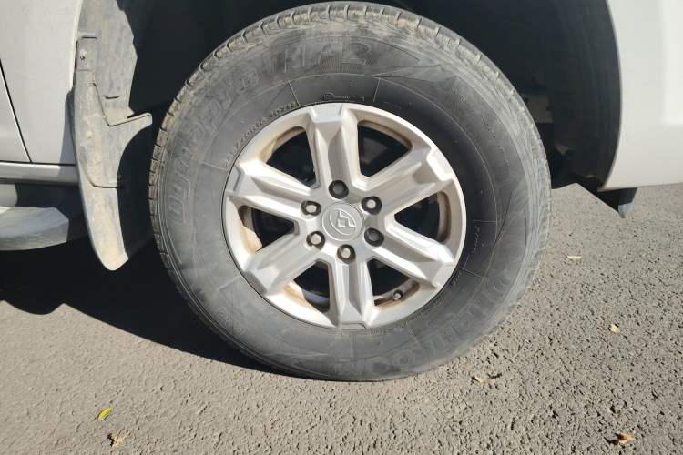 Used SAIC MAXUS T60 2017 2.0T Gasoline Automatic Two-Wheel Drive High-Ride Elite Standard Cabin Right Front Wheel Hub