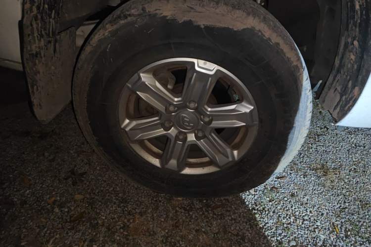 Used SAIC MAXUS T60 2017 2.4L Gasoline Manual Transmission Two-Wheel Drive High Ground Clearance Comfort Edition Standard Cabin Right Front Wheel Hub