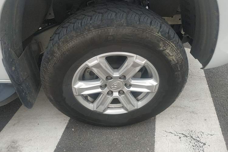 Used SAIC MAXUS T60 2017 2.0T Gasoline Automatic Two-Wheel Drive High-Ride Elite Standard Cabin Right Front Wheel Hub