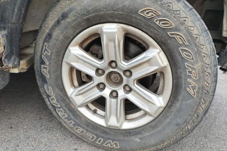 Used SAIC MAXUS T60 2017 2.8T Diesel Manual 4x4 High-Ride Elite Long-Body China V-Emission Standard Right Front Wheel Hub