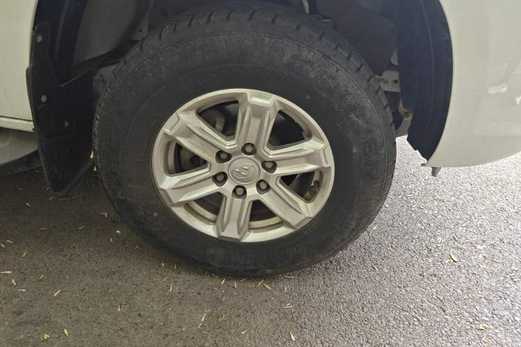 Used SAIC MAXUS T60 2017 2.0T Gasoline Automatic 4x4 High-Ride Elite Standard Cabin Right Front Wheel Hub