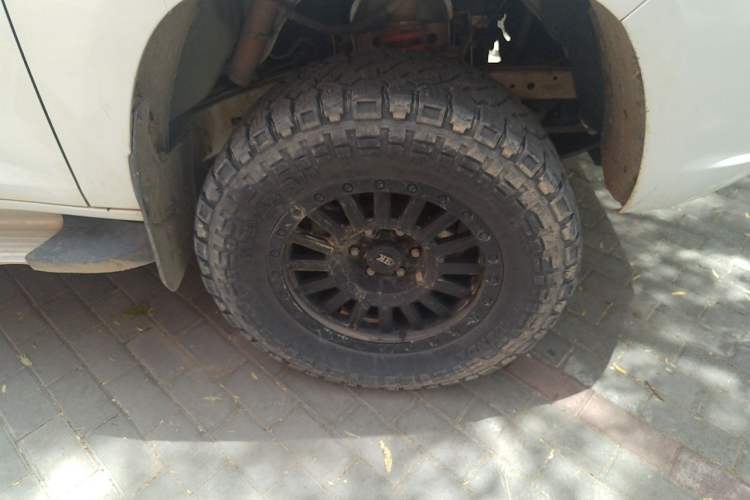 Used SAIC MAXUS T60 2017 2.0T Gasoline Automatic 4x4 High-Ride Elite Standard Cabin Right Front Wheel Hub