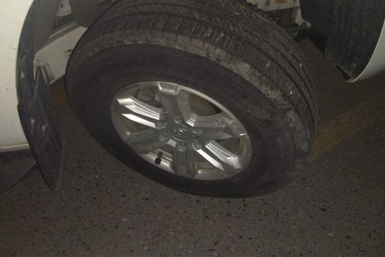 Used SAIC MAXUS T60 2017 2.0T Gasoline Automatic Two-Wheel Drive High-Ride Elite Standard Cabin Right Front Wheel Hub