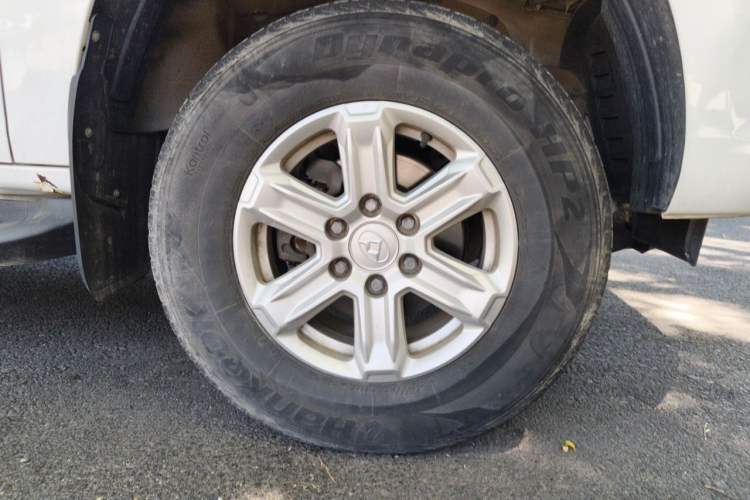 Used SAIC MAXUS T60 2017 2.0T Gasoline Automatic Two-Wheel Drive High-Ride Comfort-Grade Standard Cabin Right Front Wheel Hub
