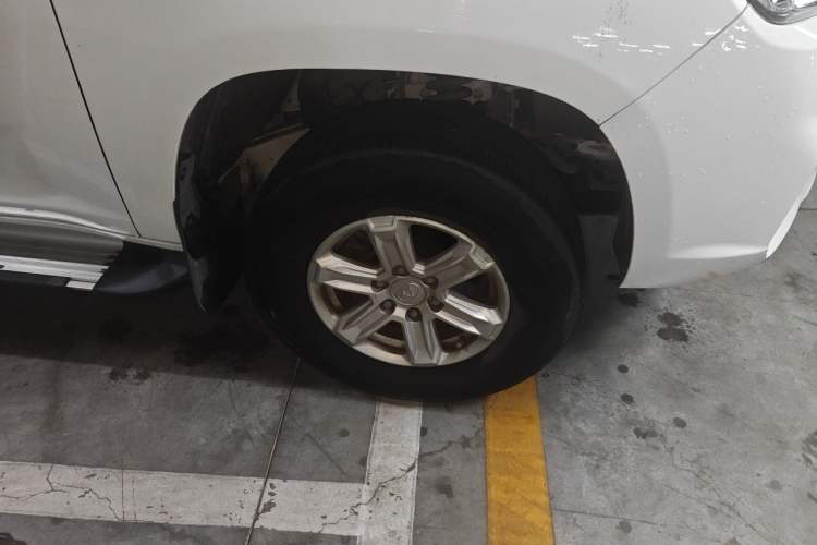 Used SAIC MAXUS T60 2017 2.0T Gasoline Automatic Two-Wheel Drive High-Ride Elite Standard Cabin Right Front Wheel Hub