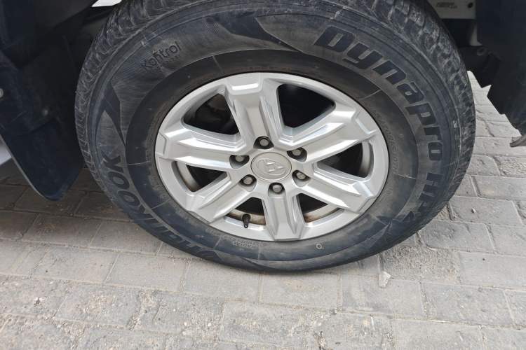 Used SAIC MAXUS T60 2017 2.4L Gasoline Manual Transmission Two-Wheel Drive High Ground Clearance Comfort Edition Standard Cabin Right Front Wheel Hub