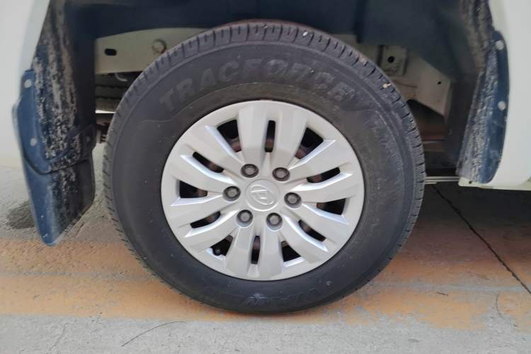 Used SAIC MAXUS T60 2017 2.4L Gasoline Manual Transmission Two-Wheel Drive Low-Profile Comfort Edition Standard Cabin Right Rear Wheel Hub