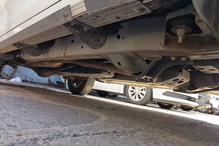 Used SAIC MAXUS T60 2017 2.0T Gasoline Automatic Two-Wheel Drive High-Ride Elite Standard Cabin Right Side Sill