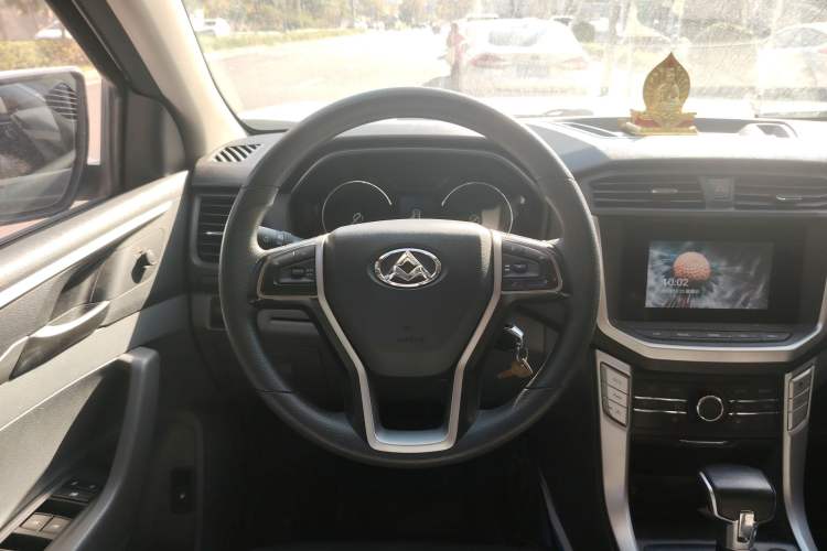 Used SAIC MAXUS T60 2017 2.0T Gasoline Automatic Two-Wheel Drive High-Ride Elite Standard Cabin Steering Wheel