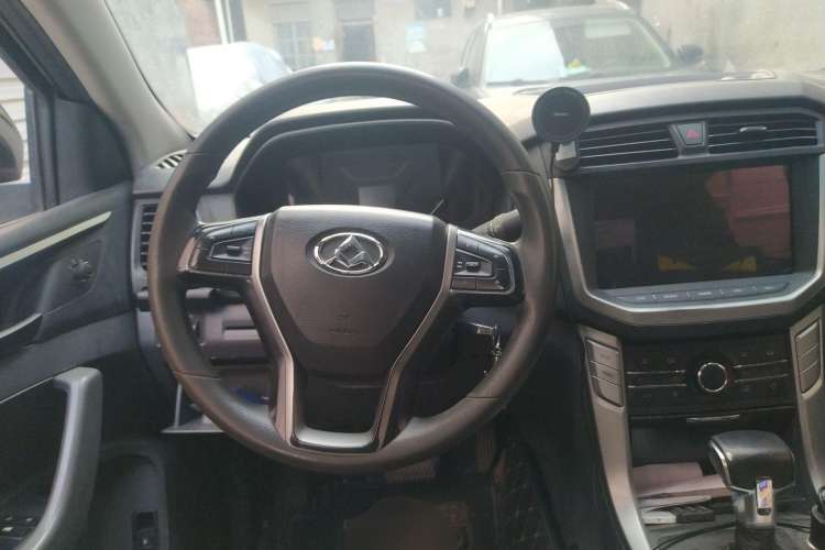 Used SAIC MAXUS T60 2017 2.8T Diesel Automatic 2WD High-Ride Comfort Plus Long-Body Emission Standard V Steering Wheel