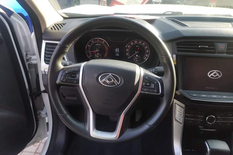 Used SAIC MAXUS T60 2017 2.0T Gasoline Automatic 4x4 High-Profile Luxury Standard Cab Steering Wheel