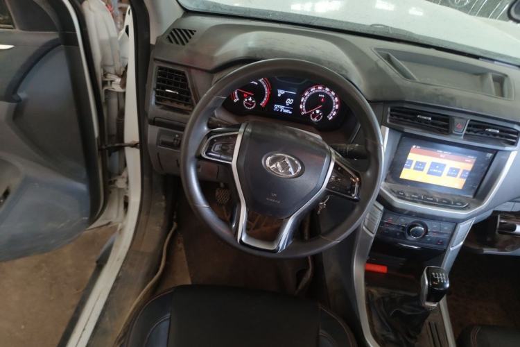 Used SAIC MAXUS T60 2017 2.8T Diesel Manual Two-Wheel Drive High-Ride Comfort Plus Long-Body Emission Standard V Steering Wheel