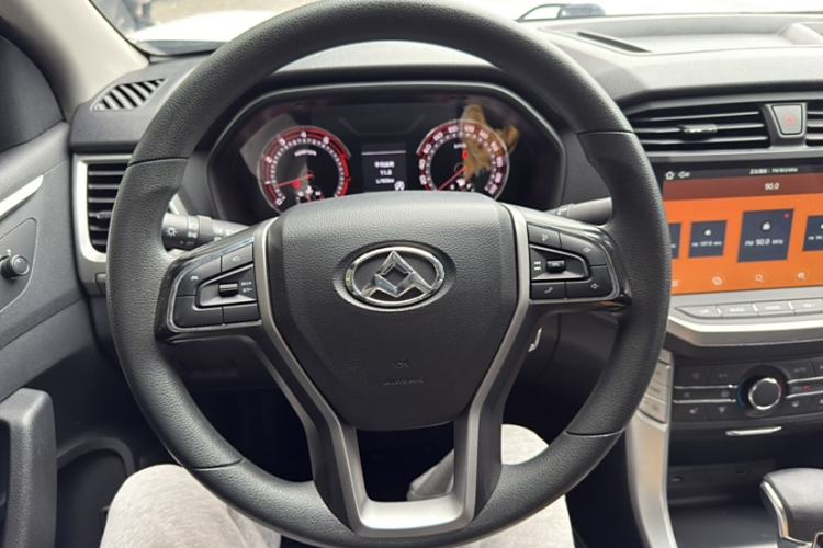 Used SAIC MAXUS T60 2017 2.0T Gasoline Automatic Two-Wheel Drive High-Ride Elite Standard Cabin Steering Wheel