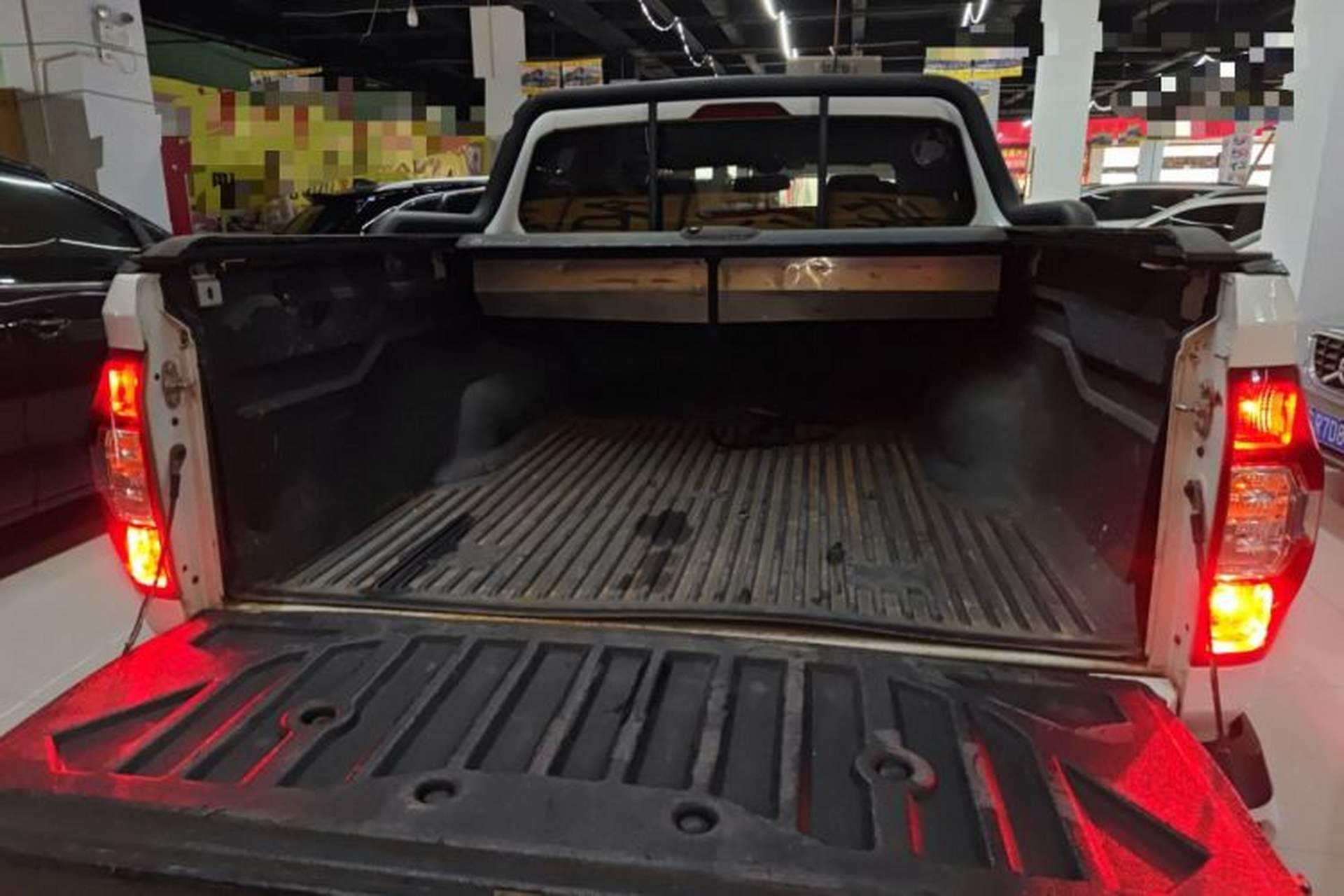 Used SAIC MAXUS T60 2017 2.8T Diesel Automatic 4x4 High-Ride Comfort Edition Standard Cabin China V Emission Standard Trunk