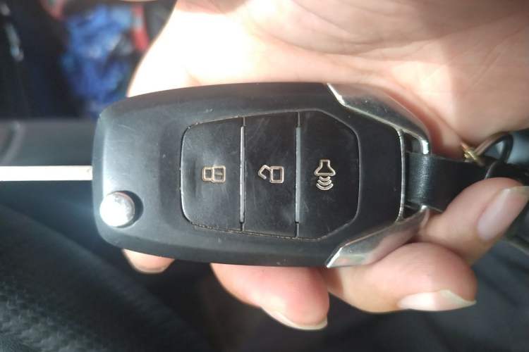Used SAIC MAXUS T60 2017 2.0T Gasoline Automatic 4x4 High-Ride Elite Standard Cabin Vehicle Key