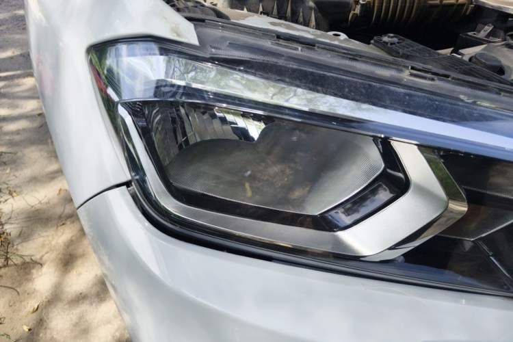Used SAIC MAXUS T60  Right Front Headlight
