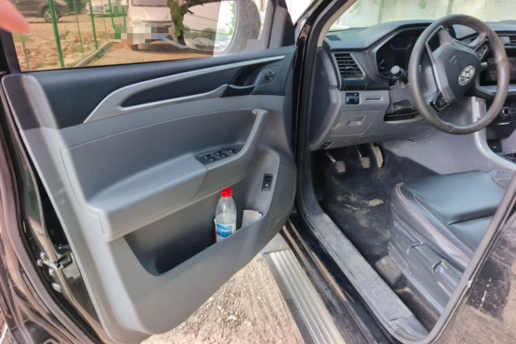 Used SAIC MAXUS T60 2019 2.4L Gasoline Manual Two-Wheel-Drive High-Ride Pioneer Edition Standard Cab Driver Seat