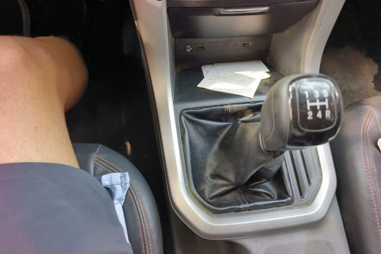 Used SAIC MAXUS T60 2019 2.4L Gasoline Manual Two-Wheel-Drive High-Ride Pioneer Edition Standard Cab Gear Lever