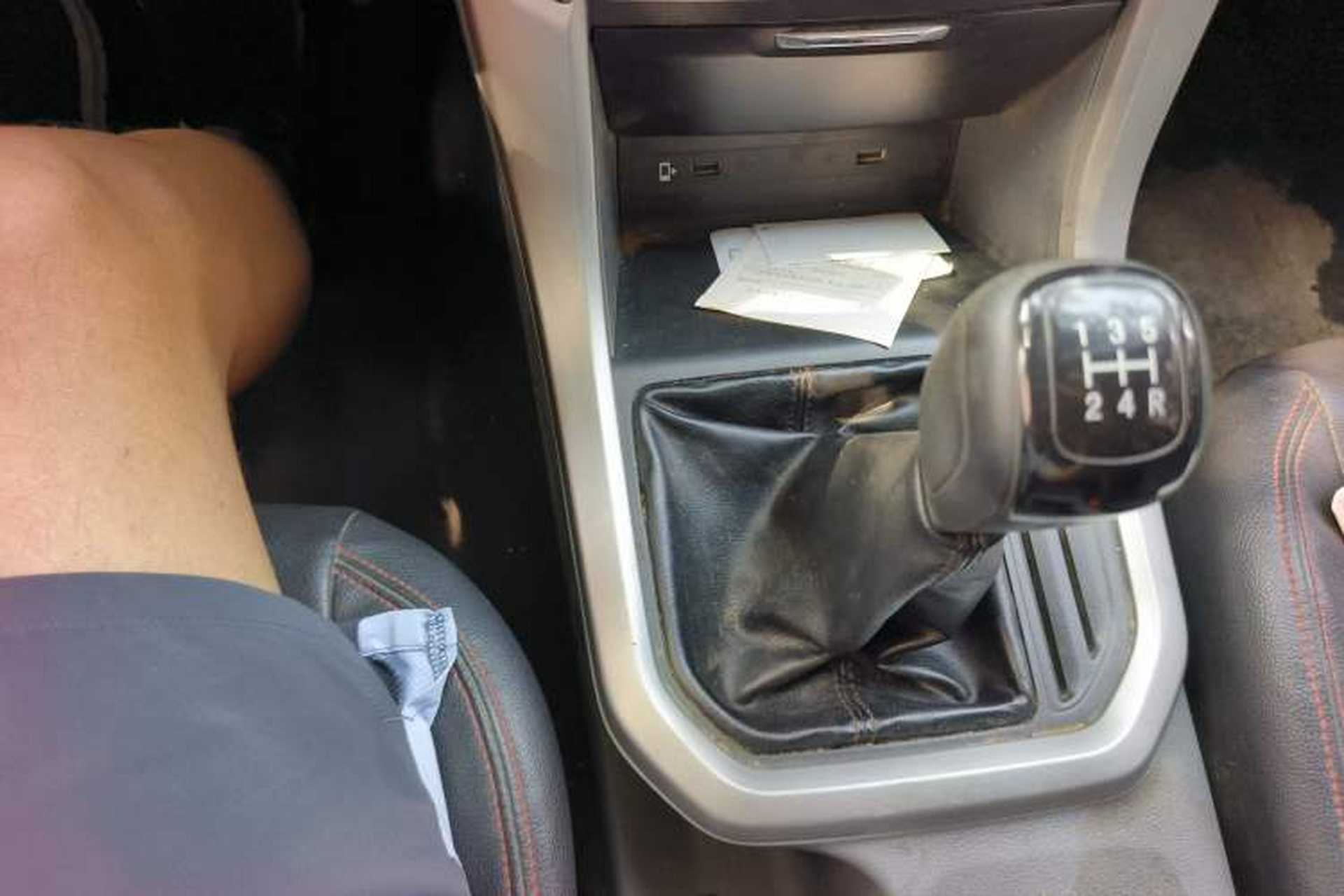 Used SAIC MAXUS T60 2019 2.4L Gasoline Manual Two-Wheel-Drive High-Ride Pioneer Edition Standard Cab Gear Lever