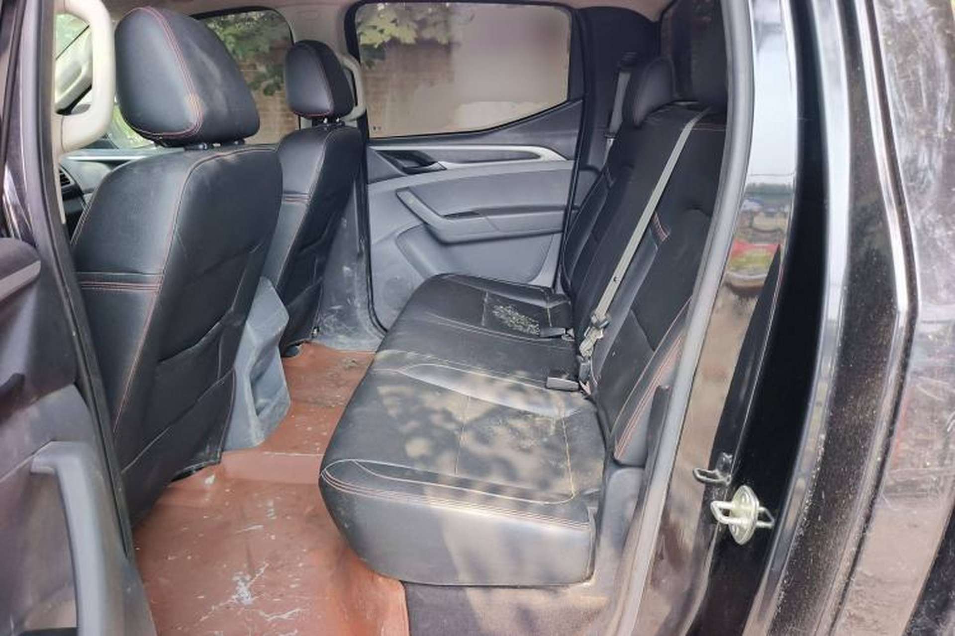 Used SAIC MAXUS T60 2019 2.4L Gasoline Manual Two-Wheel-Drive High-Ride Pioneer Edition Standard Cab Left Rear Seat