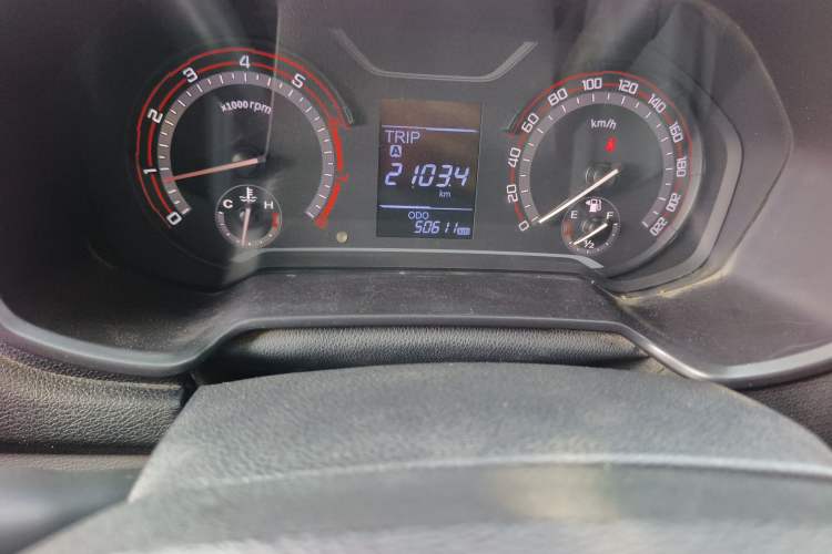 Used SAIC MAXUS T60 2019 2.4L Gasoline Manual Two-Wheel-Drive High-Ride Pioneer Edition Standard Cab Odometer Close Up