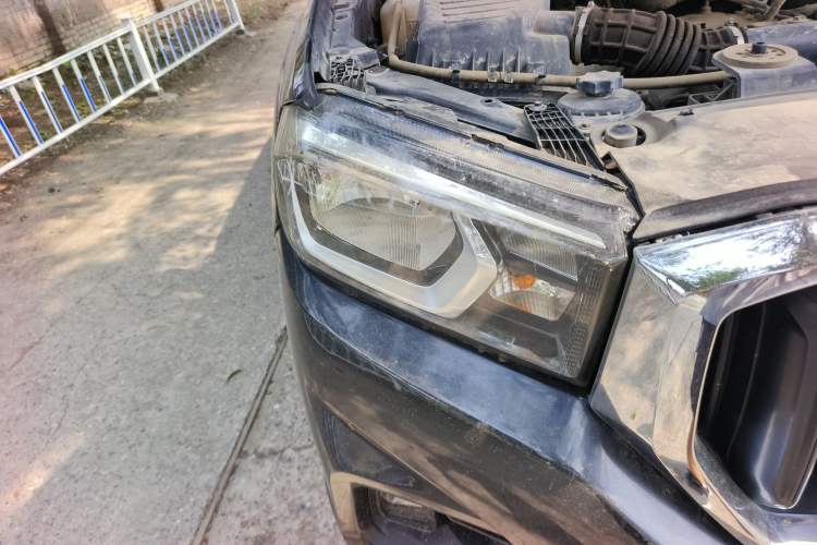 Used SAIC MAXUS T60 2019 2.4L Gasoline Manual Two-Wheel-Drive High-Ride Pioneer Edition Standard Cab Right Front Headlight