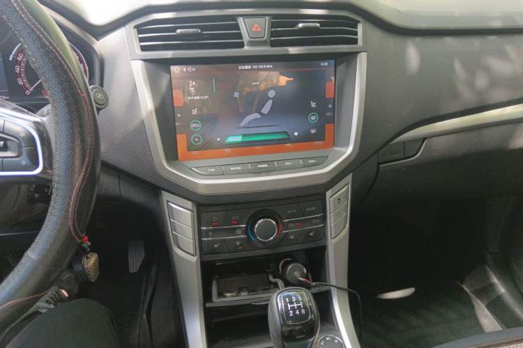 Used SAIC MAXUS T60 2019 2.4L Gasoline Manual 4x4 High-Profile Pioneer Edition Standard Cabin Audio And AC Panel