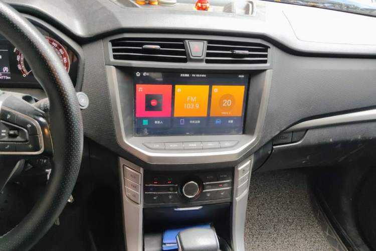 Used SAIC MAXUS T60 2019 2.0T Gasoline Automatic Two-Wheel Drive High-Profile Elite Version Standard Cabin China VI Standard Audio And AC Panel