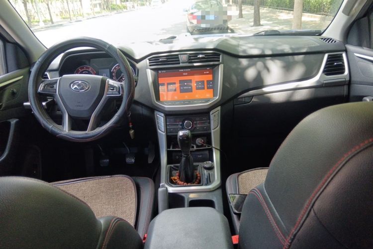Used SAIC MAXUS T60 2019 2.4L Gasoline Manual 4x4 High-Profile Pioneer Edition Standard Cabin Center Console