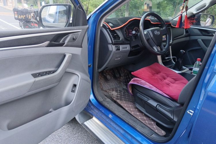 Used SAIC MAXUS T60 2019 2.4L Gasoline Manual Two-Wheel-Drive High-Ride Pioneer Edition Standard Cab Driver Seat