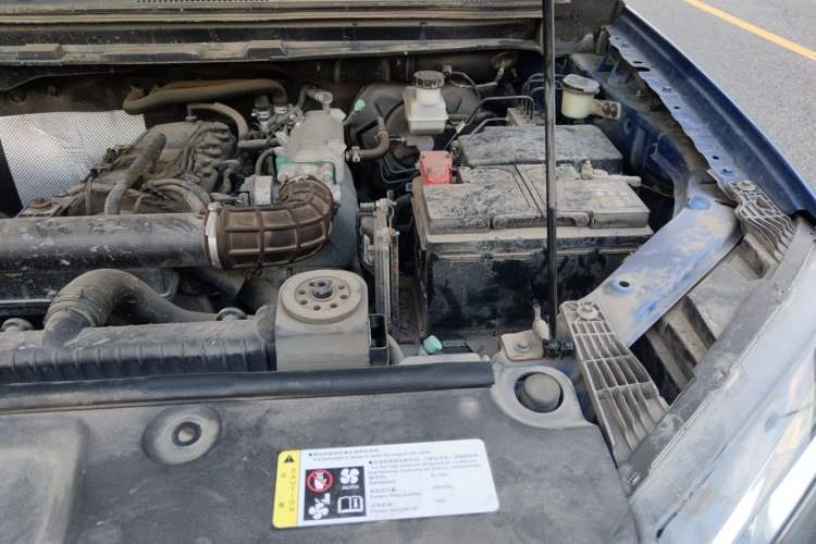 Used SAIC MAXUS T60 2019 2.4L Gasoline Manual Two-Wheel-Drive High-Ride Pioneer Edition Standard Cab Engine Bay Left
