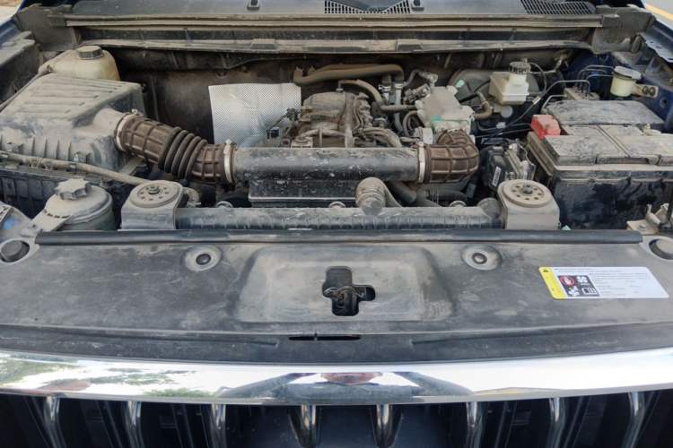 Used SAIC MAXUS T60 2019 2.4L Gasoline Manual Two-Wheel-Drive High-Ride Pioneer Edition Standard Cab Engine Bay