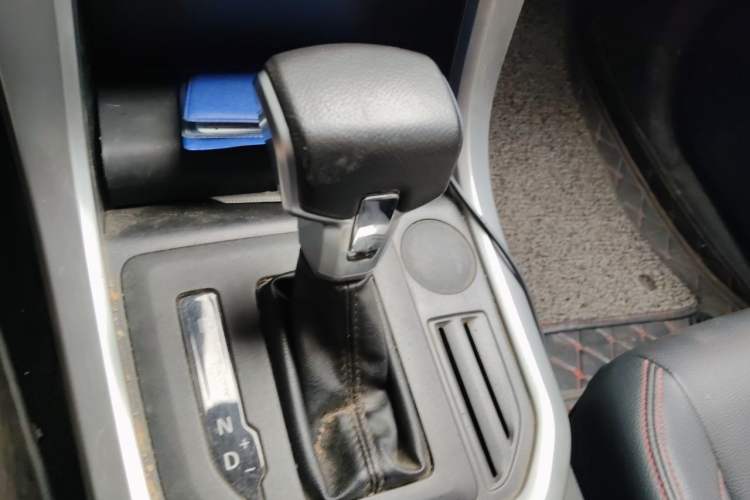 Used SAIC MAXUS T60 2019 2.0T Gasoline Automatic Two-Wheel Drive High-Profile Elite Version Standard Cabin China VI Standard Gear Lever