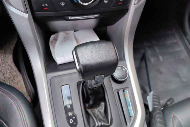 Used SAIC MAXUS T60 2019 2.8T Diesel Automatic 4x4 High-Ride Pioneer Edition Long-Body Emission Standard V Gear Lever