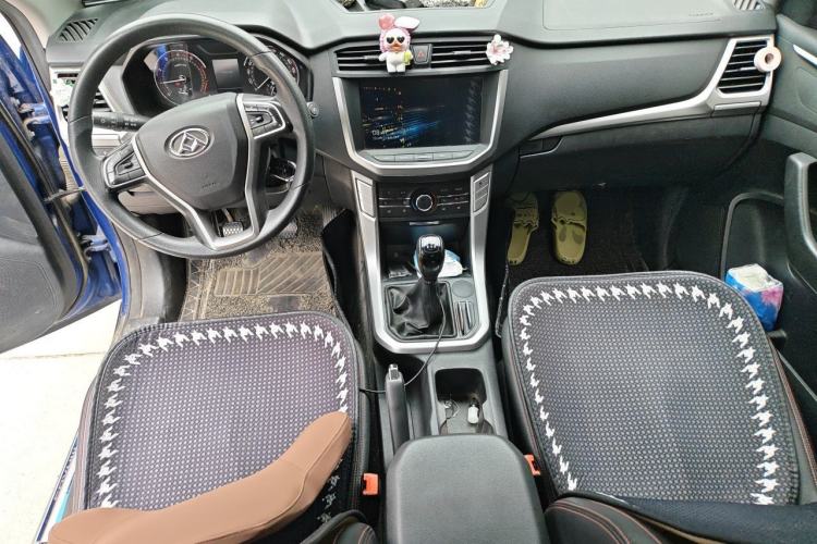 Used SAIC MAXUS T60 2019 2.4L Gasoline Manual Two-Wheel-Drive High-Ride Pioneer Edition Standard Cab Interior 2