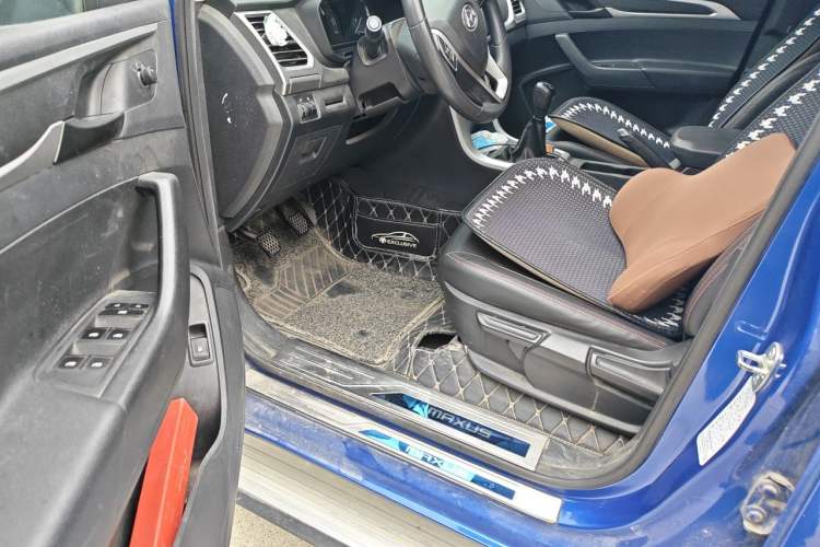 Used SAIC MAXUS T60 2019 2.4L Gasoline Manual Two-Wheel-Drive High-Ride Pioneer Edition Standard Cab Interior 3