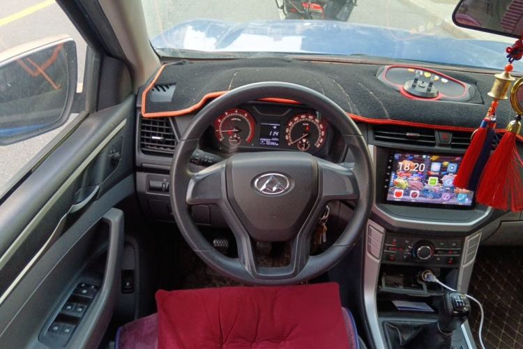 Used SAIC MAXUS T60 2019 2.4L Gasoline Manual Two-Wheel-Drive High-Ride Pioneer Edition Standard Cab Steering Wheel