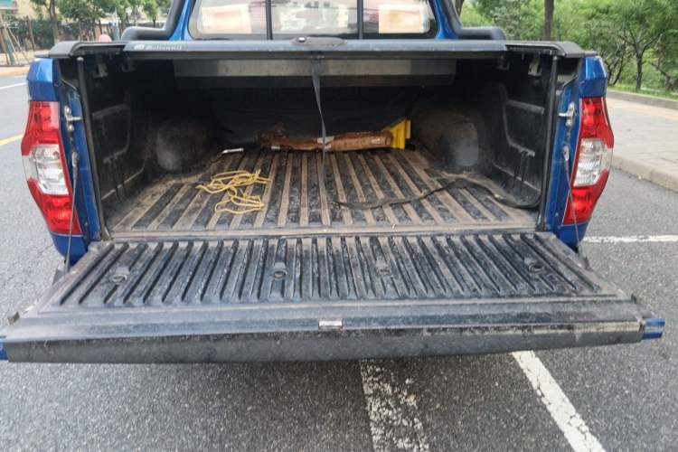 Used SAIC MAXUS T60 2019 2.4L Gasoline Manual Two-Wheel-Drive High-Ride Pioneer Edition Standard Cab Trunk