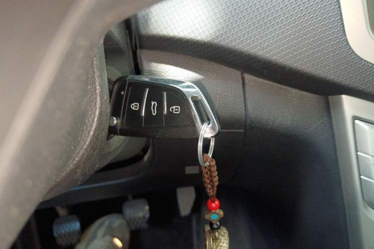 Used SAIC MAXUS T60 2019 2.4L Gasoline Manual 4x4 High-Profile Pioneer Edition Standard Cabin Vehicle Key