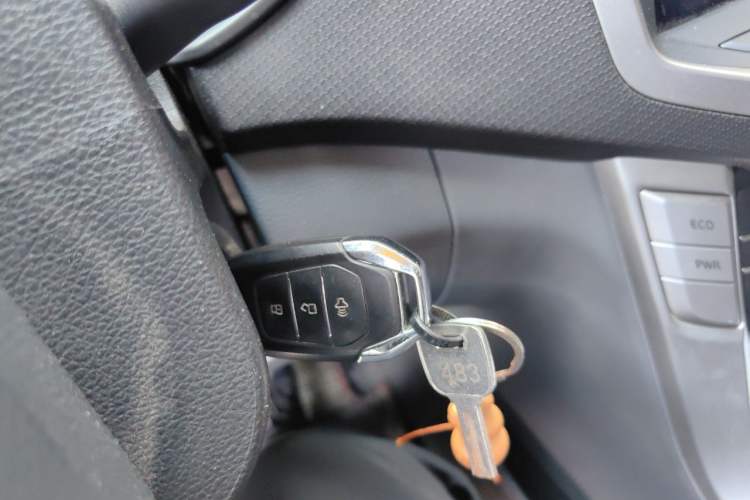 Used SAIC MAXUS T60 2019 2.8T Diesel Automatic 4x4 High-Ride Pioneer Edition Long-Body Emission Standard V Vehicle Key