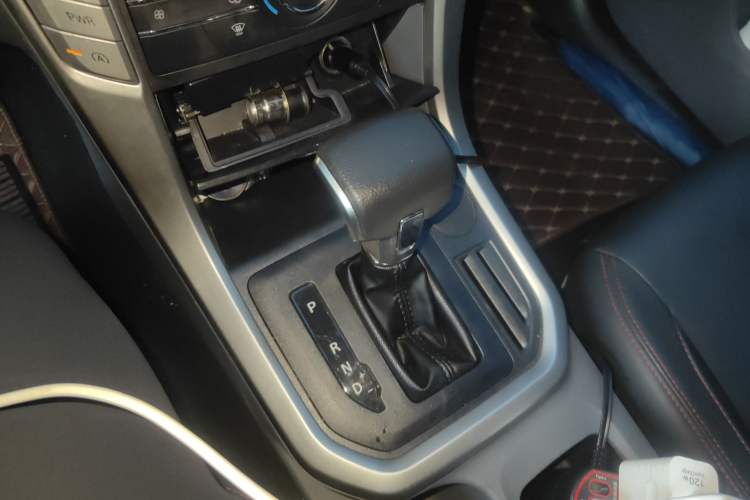 Used SAIC MAXUS T60 2019 2.0T Gasoline Automatic Transmission Two-Wheel Drive High Ground Clearance Comfort Edition Standard Cabin China VI Emmission Standards Gear Lever
